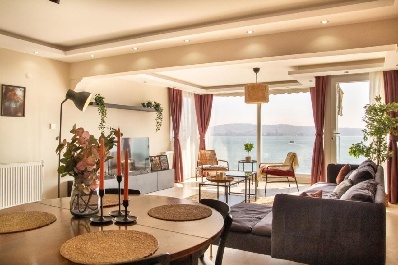 Exceptional Flat With Gorgeous Sea View In